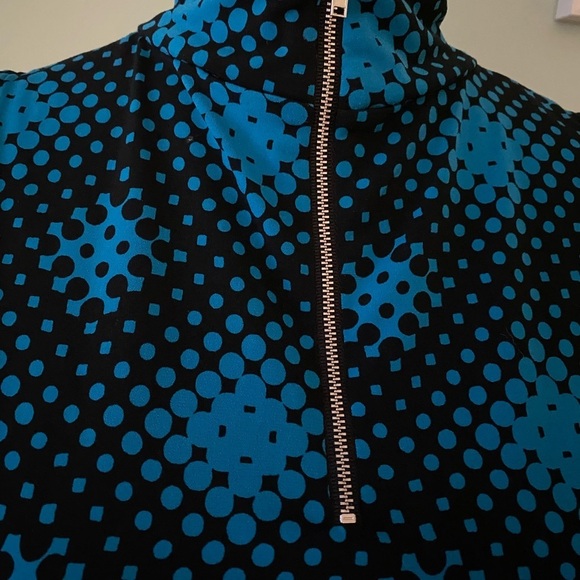 Women’s Sleevelesss Top with Zipper Detail Size Medium - Picture 2 of 6